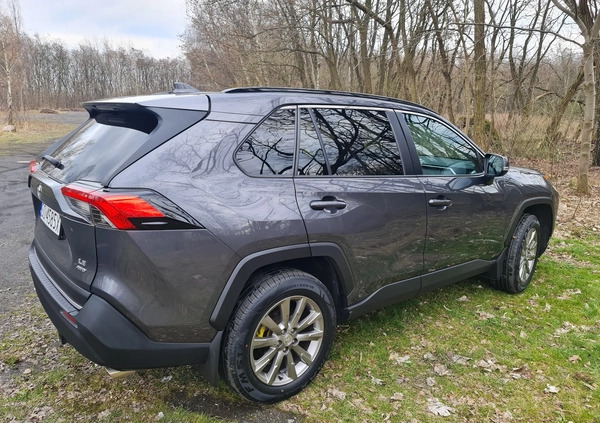 Toyota RAV4 cena 121000 przebieg: 61500, rok produkcji 2020 z Sosnowiec małe 436